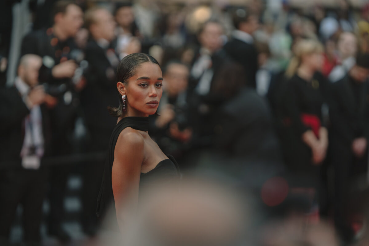 Galleria foto 'Laura Harrier, sensualissima sul Red Carpet di Cannes: la scollatura è mozzafiato!' - foto 3