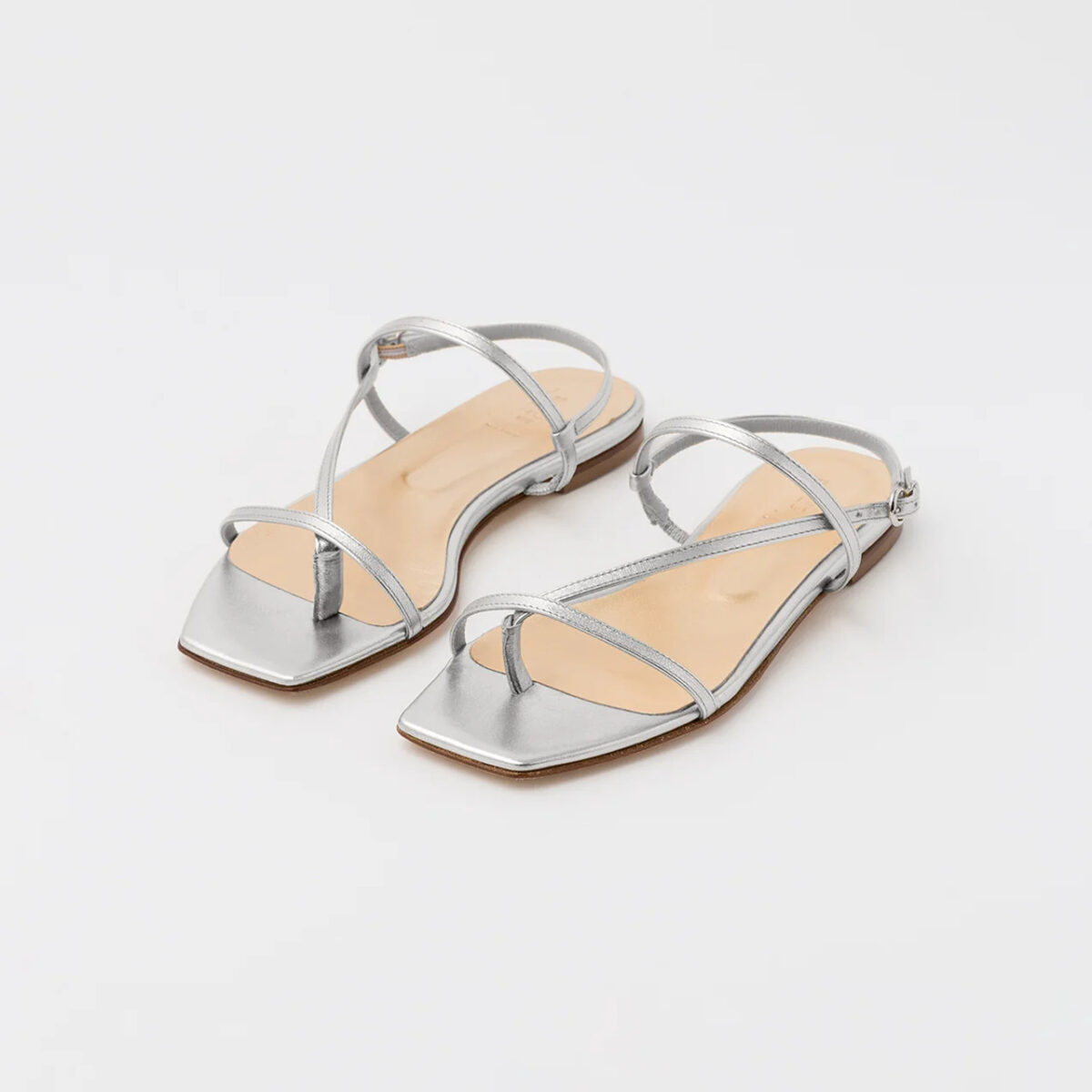 Galleria foto 'Sandali bassi: 12 modelli flat ad alto tasso di glam' - foto 12