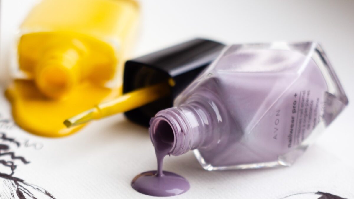 Galleria foto 'Come realizzare una Manicure con Semipermanente a Casa da Sola in 6 step' - foto 2