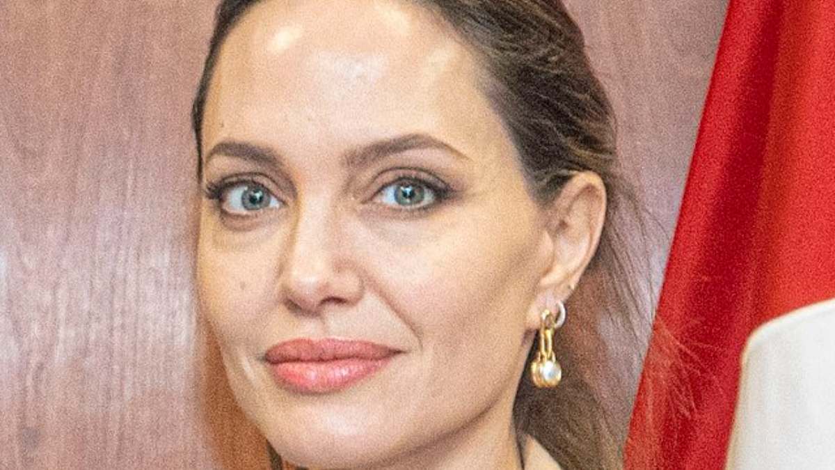 Angelina Jolie dal cinema alla moda: l’attrice firma la nuova collezione Chloé!