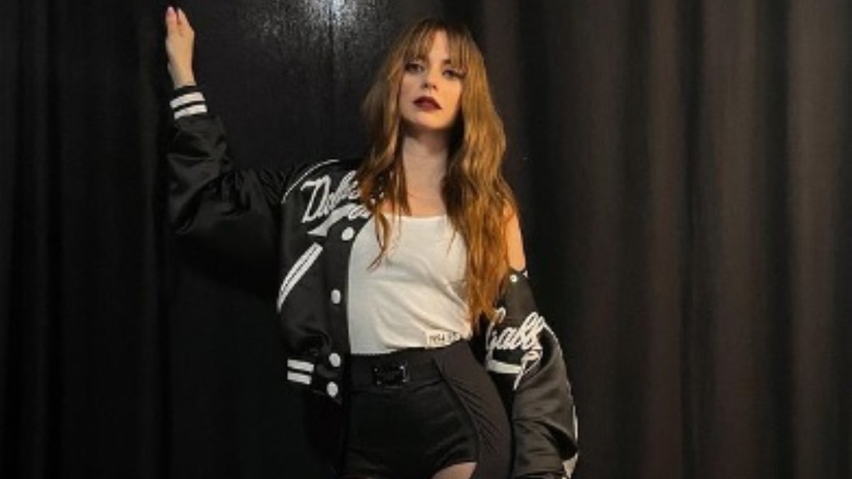 Annalisa fa tendenza, gli Short glam rock del Love Mi sono la moda del momento!
