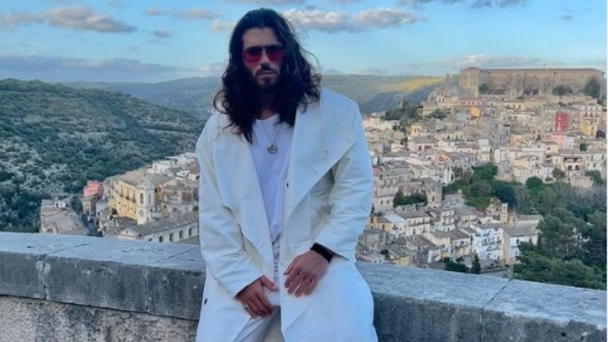 Can Yaman infiamma i Social: lo scatto bollente fa impazzire i Fan!