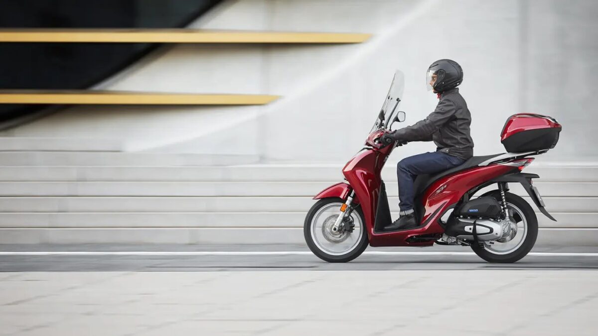 Honda SH vs Piaggio Medley, una Sfida tra Maxi scooter!
