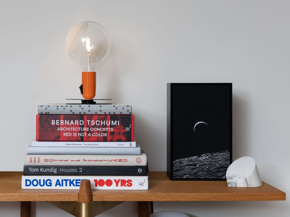 Galleria foto '8 Lampade di Design per decorare il Comodino e regalare un fascino unico alla Camera da Letto' - foto 9