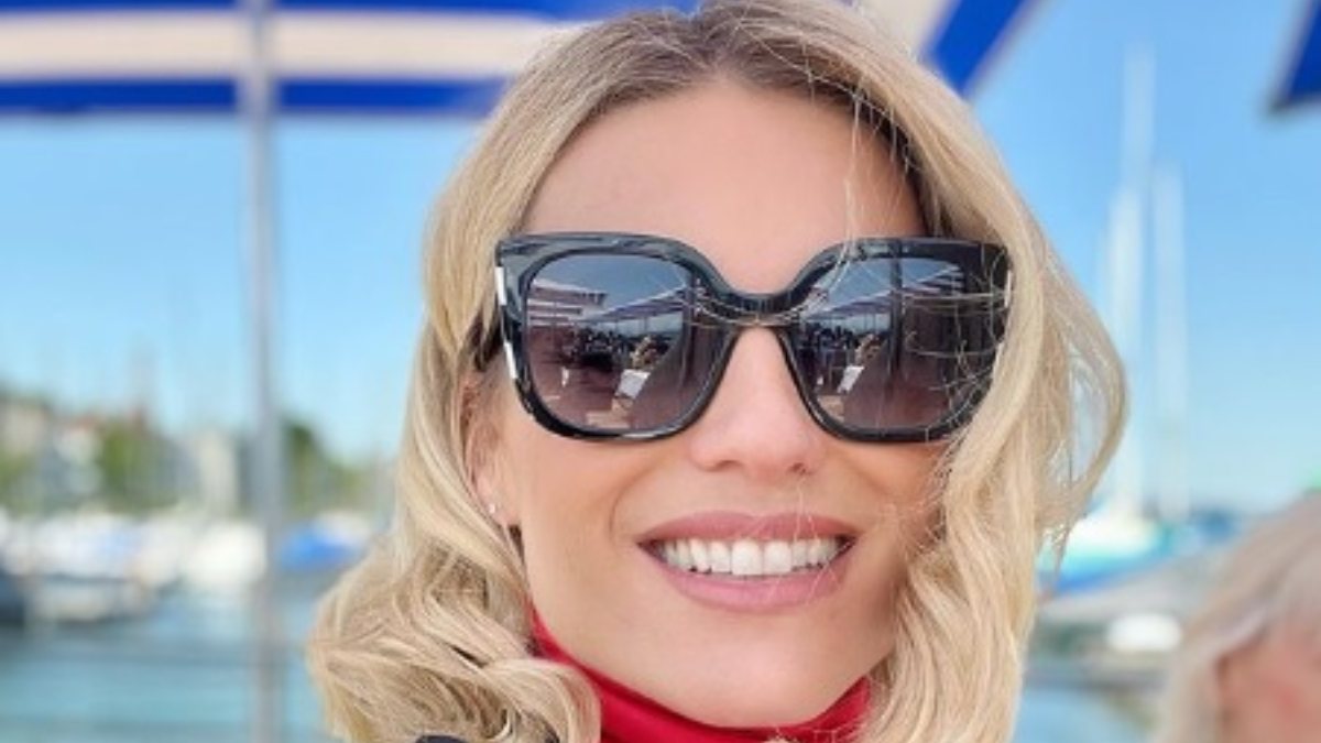 Michelle Hunziker per la Giornata green non rinuncia alla Borsa griffata: costa più di 2.000 Euro!