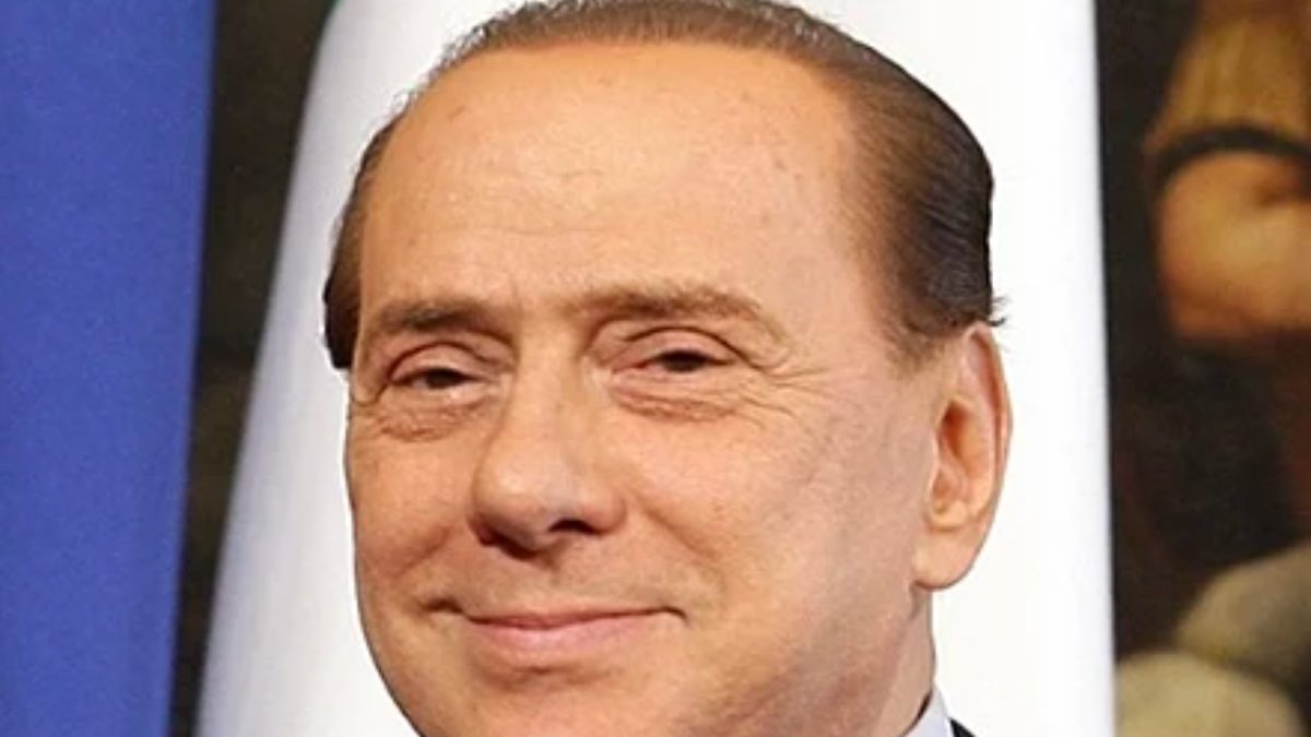 Villa Certosa, la residenza estiva preferita da Silvio Berlusconi è un lusso a sei Zeri. Che sogno!