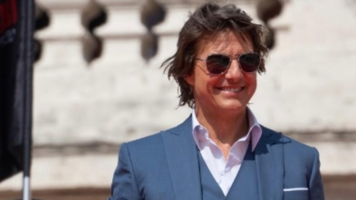 Tom Cruise a Roma per Mission Impossible: a 60 anni è ancora un’icona sexy. Ecco il suo segreto..