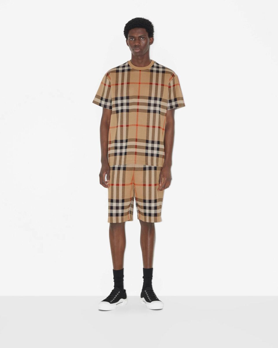 Galleria foto 'Streetwear deluxe: look comodi e sneakers trendy per 4 outfit davvero Esclusivi!' - foto 1