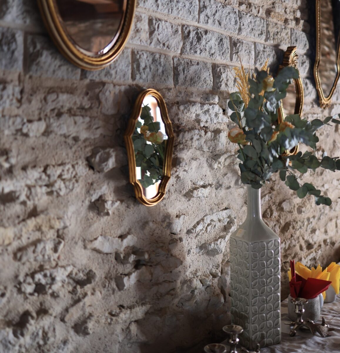 Galleria foto 'Una Casa autentica con i Rivestimenti in Pietra: interni caldi e accoglienti' - foto 3