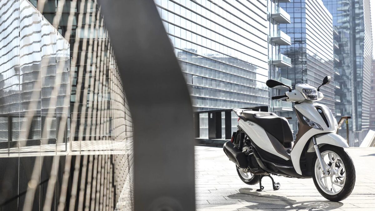 Galleria foto 'Honda SH vs Piaggio Medley, una Sfida tra Maxi scooter!' - foto 1