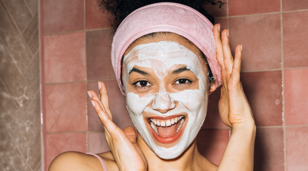 Come fare una pulizia del viso efficace: 4 preziosi consigli
