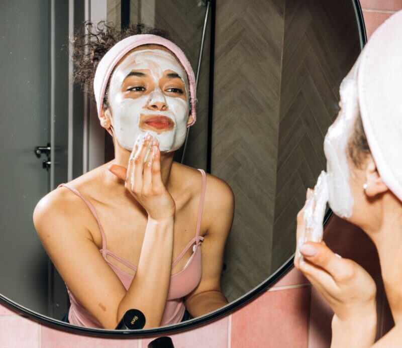 Galleria foto 'Come fare una pulizia del viso efficace: 4 preziosi consigli' - foto 1