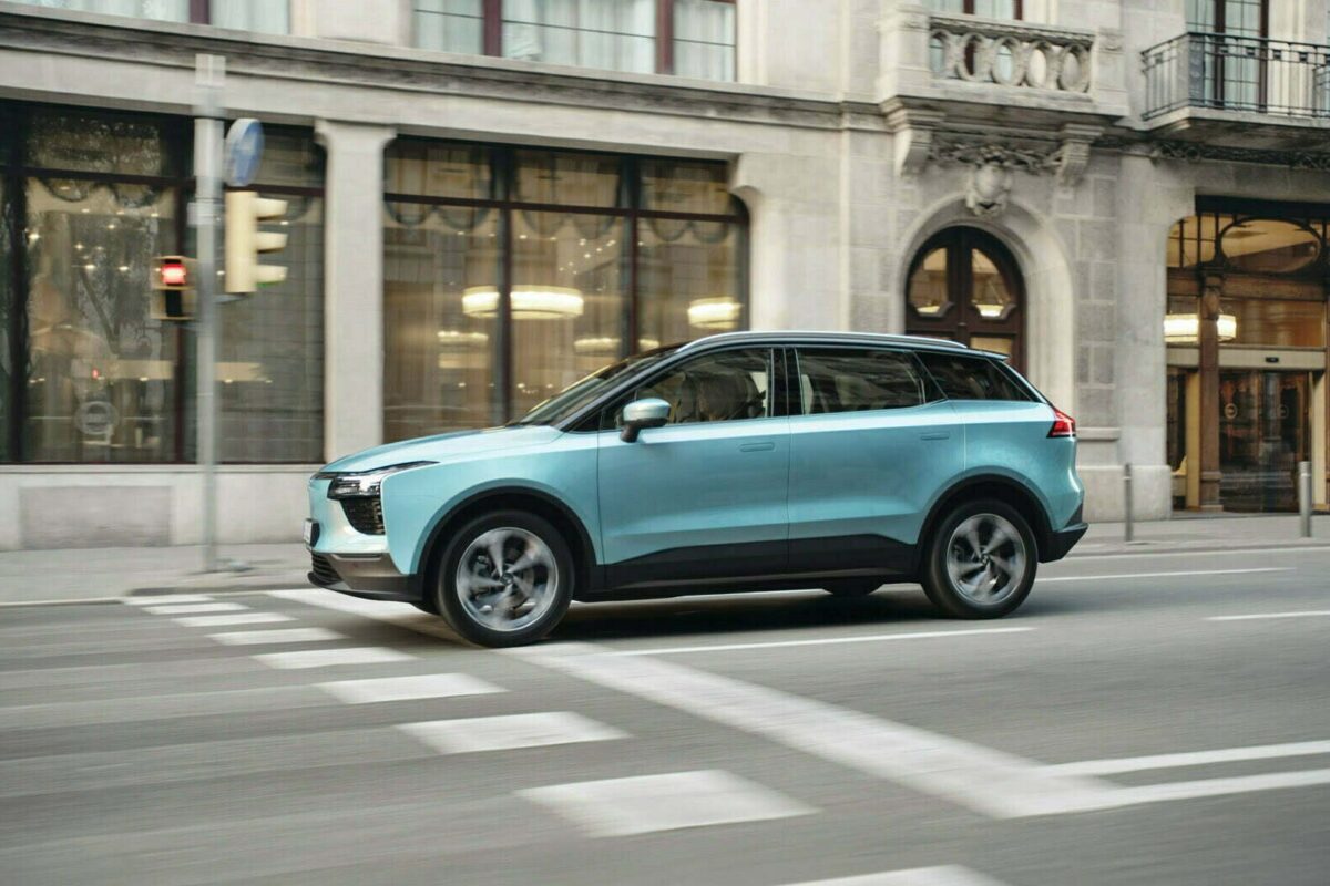 Galleria foto 'Aiways U5 vs Lynk&Co 01, la Sfida dei SUV Cinesi!' - foto 2