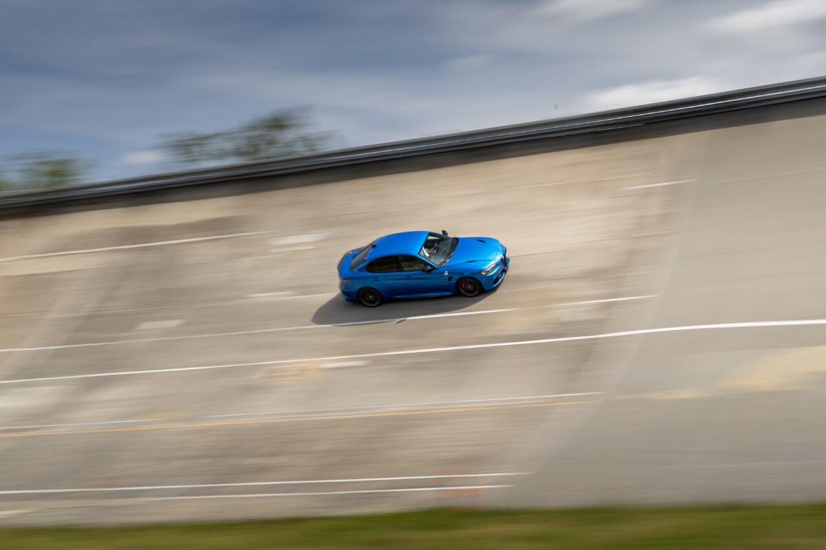 Galleria foto 'Alfa Romeo Giulia vs BMW Serie 3, una sfida tra Berline di Classe!' - foto 2