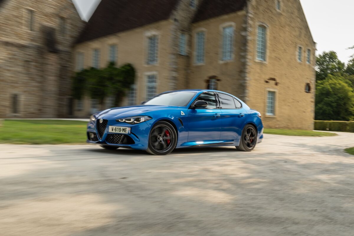 Galleria foto 'Alfa Romeo Giulia vs BMW Serie 3, una sfida tra Berline di Classe!' - foto 4