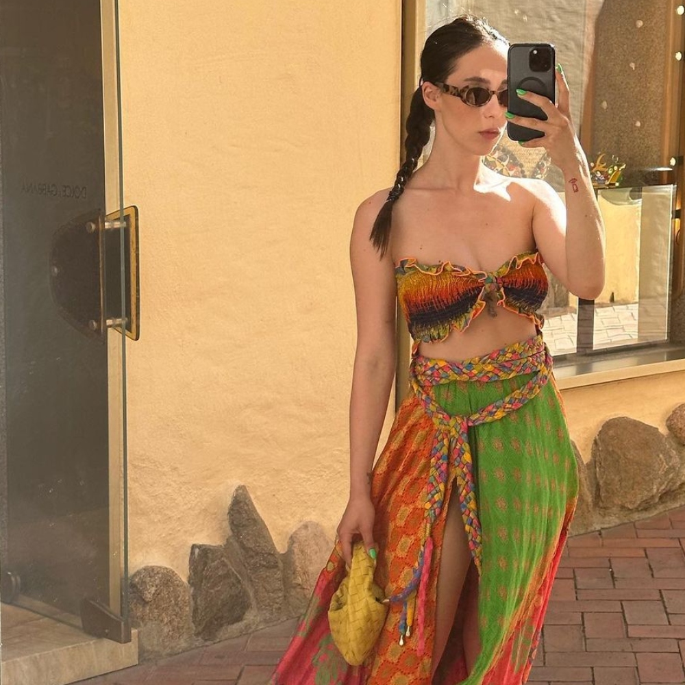 Galleria foto 'Aurora Ramazzotti, lusso in vacanza: la sua (micro) borsa da mare è griffatissima!' - foto 1