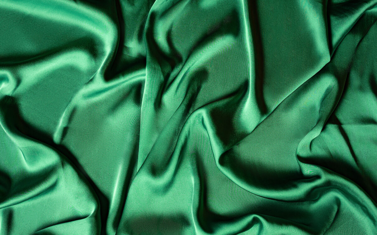 Come abbinare il verde smeraldo: 3 look estivi da copiare assolutamente