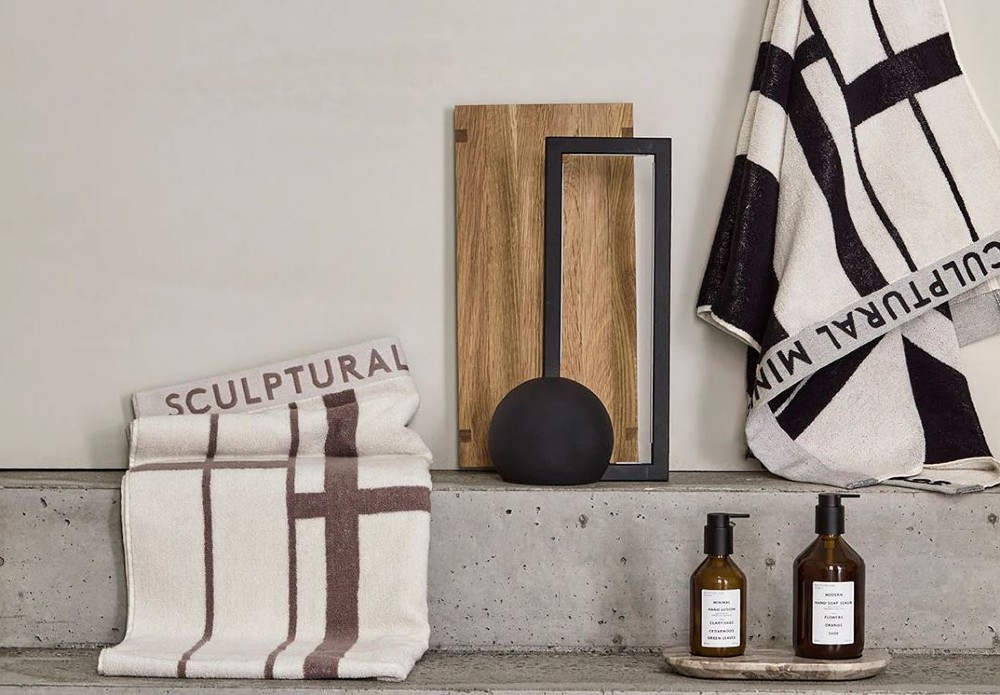 Galleria foto '10 Celebri Lampade da Tavolo di Design che renderanno unica la tua Casa' - foto 11