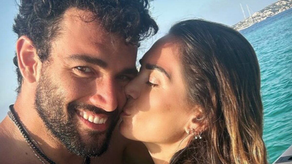 Melissa Satta e Matteo Berrettini, amore sullo yacht in Costa Smeralda