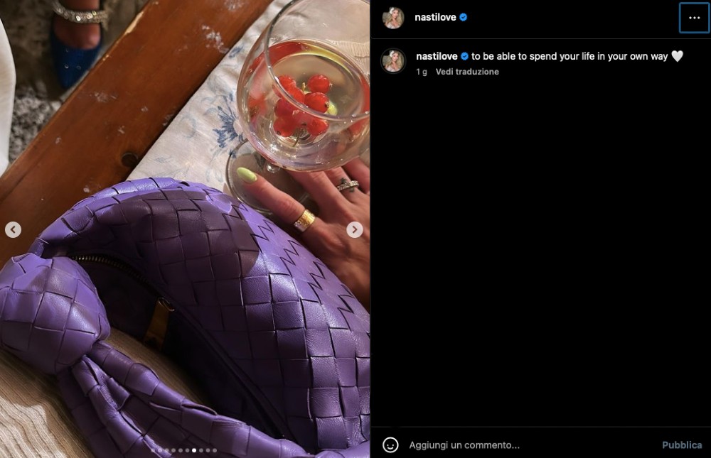 Galleria foto 'Chiara Nasti, che estate alla moda con la Borsa deluxe di Bottega Veneta' - foto 1