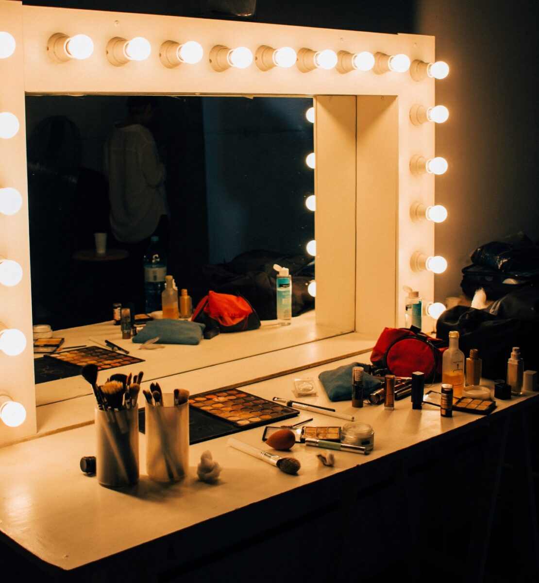 Galleria foto 'Come realizzare un angolo Toeletta Trucco a Casa tua: 5 suggerimenti e 5 errori da evitare' - foto 2