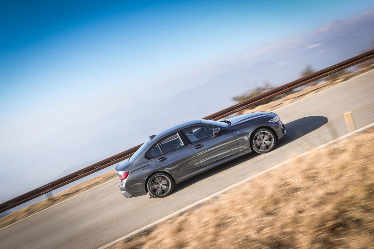 Galleria foto 'Alfa Romeo Giulia vs BMW Serie 3, una sfida tra Berline di Classe!' - foto 1