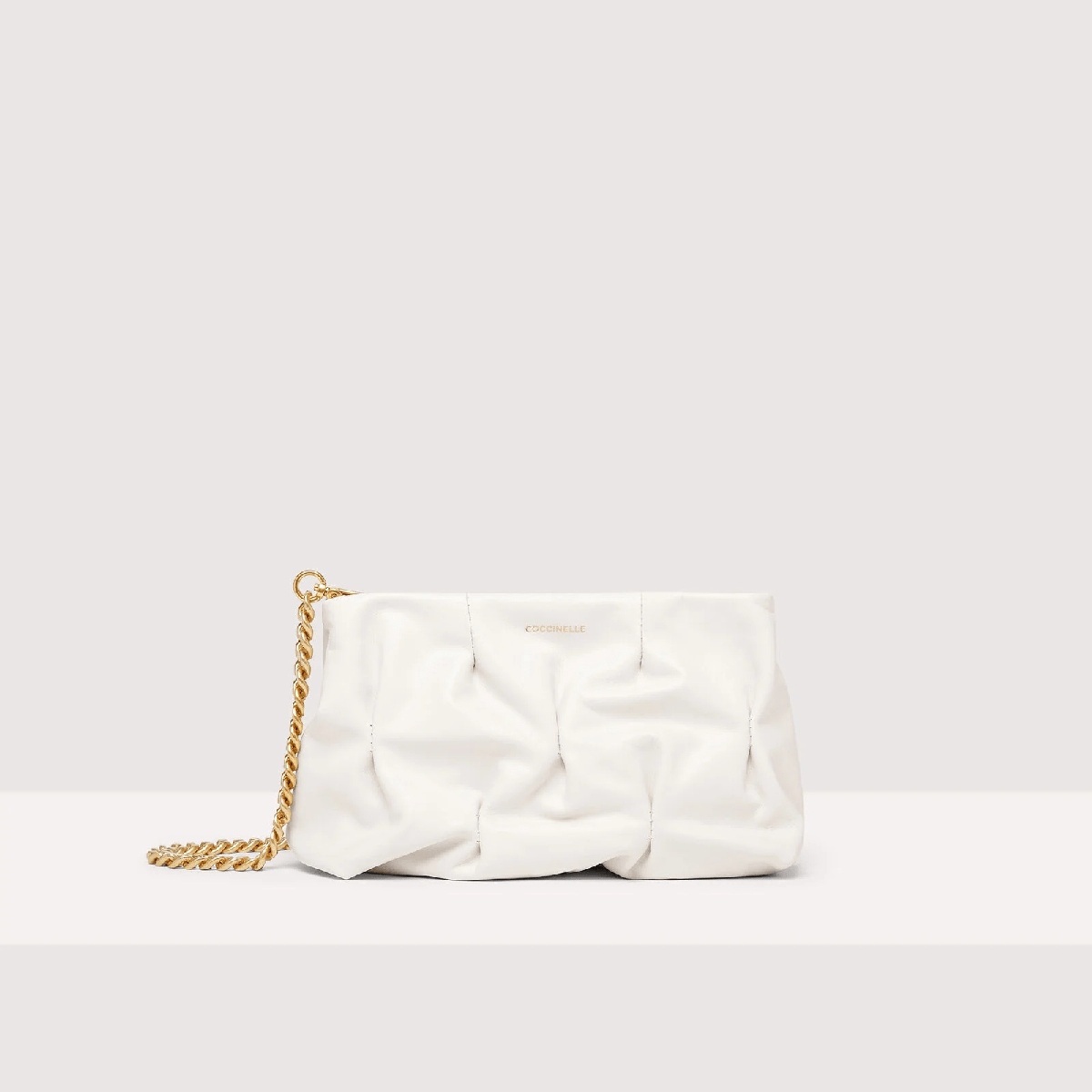 Galleria foto '11 borse bianche da non lasciarsi sfuggire. Ecco le più belle dell’Estate…' - foto 8