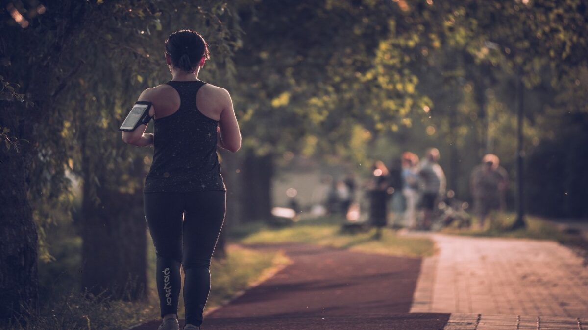 Jogging d’estate: 5 regole da seguire per praticare la corsa quando fa caldo