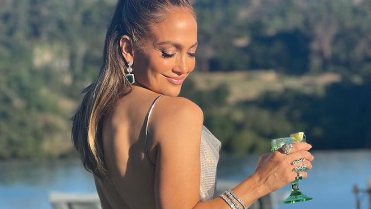 Jennifer Lopez lascia a bocca aperta: Ecco quanto vale l’anello di Cartier tempestato di Diamanti…