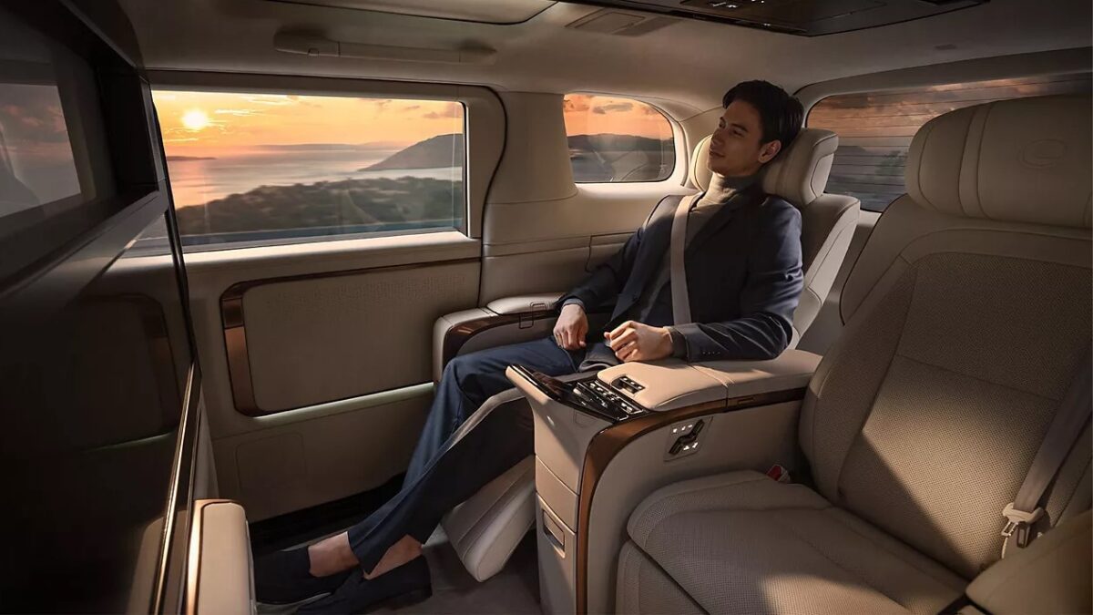 Galleria foto 'Lexus LM, un Minivan di Prima Classe. Che Lusso!' - foto 2