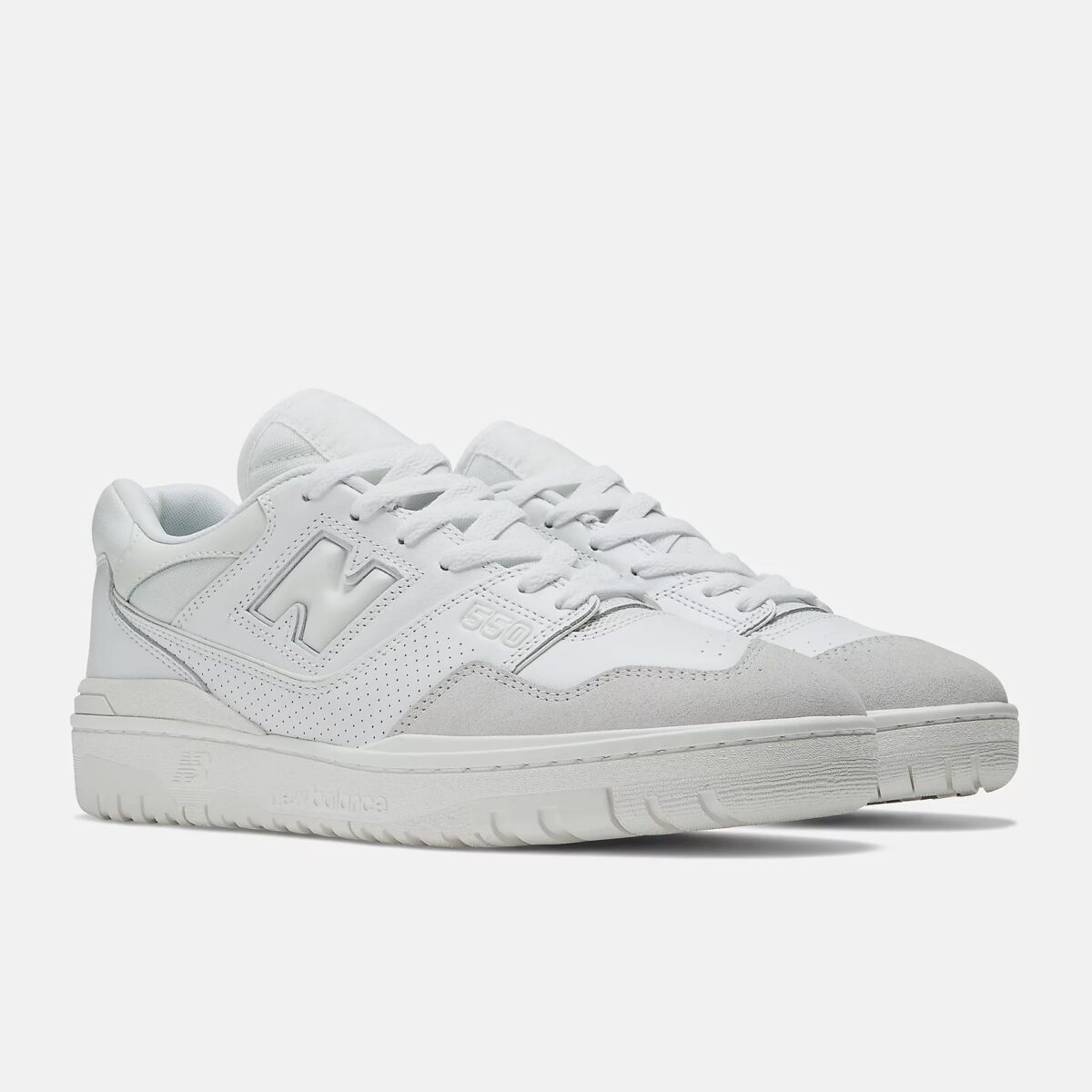 Galleria foto '5 Sneakers Total White Essenziali, è questo il Trend dell’Estate!' - foto 2