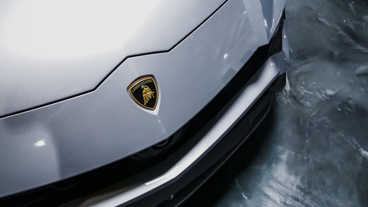 Lamborghini dice Stop alle auto a benzina, dal 2024 le sue Supercar saranno Green!