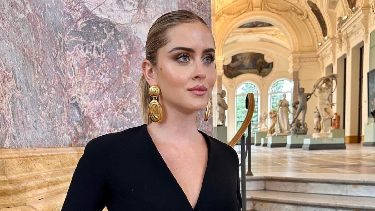 Valentina Ferragni, che look per Schiapparelli: con gli accessori di lusso sconvolge Parigi!