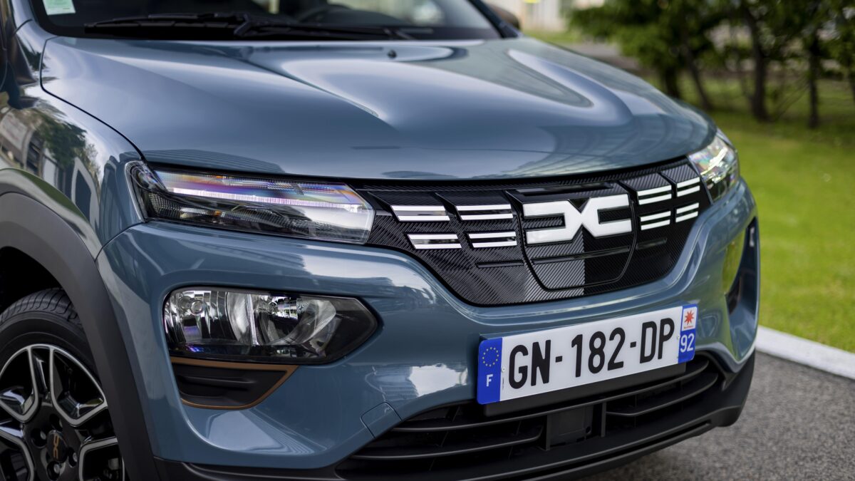 Dacia, un’Auto a soli 5 Mila Euro. Non c’è concorrenza!