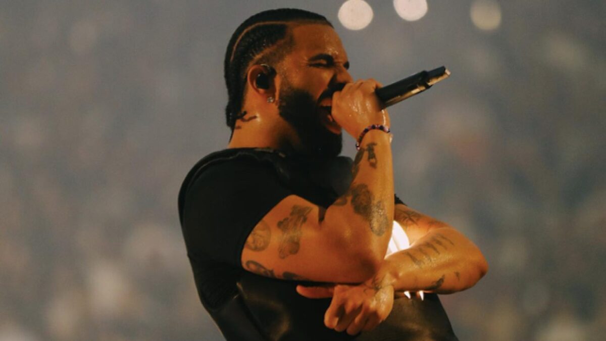 Drake ferma il Concerto e regala una Birkin Hermès ad una Fan!