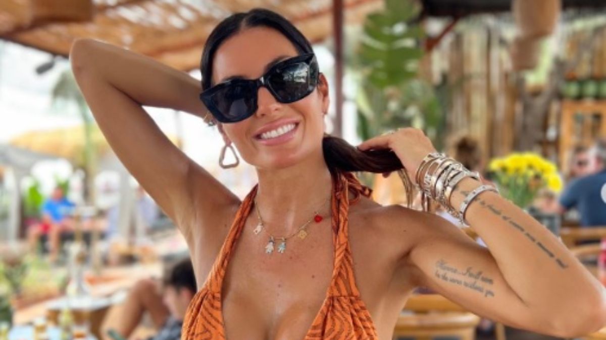 Elisabetta Gregoraci, in Love a Santorini con Giulio Fratini: i Look da Barbie sono super sexy!