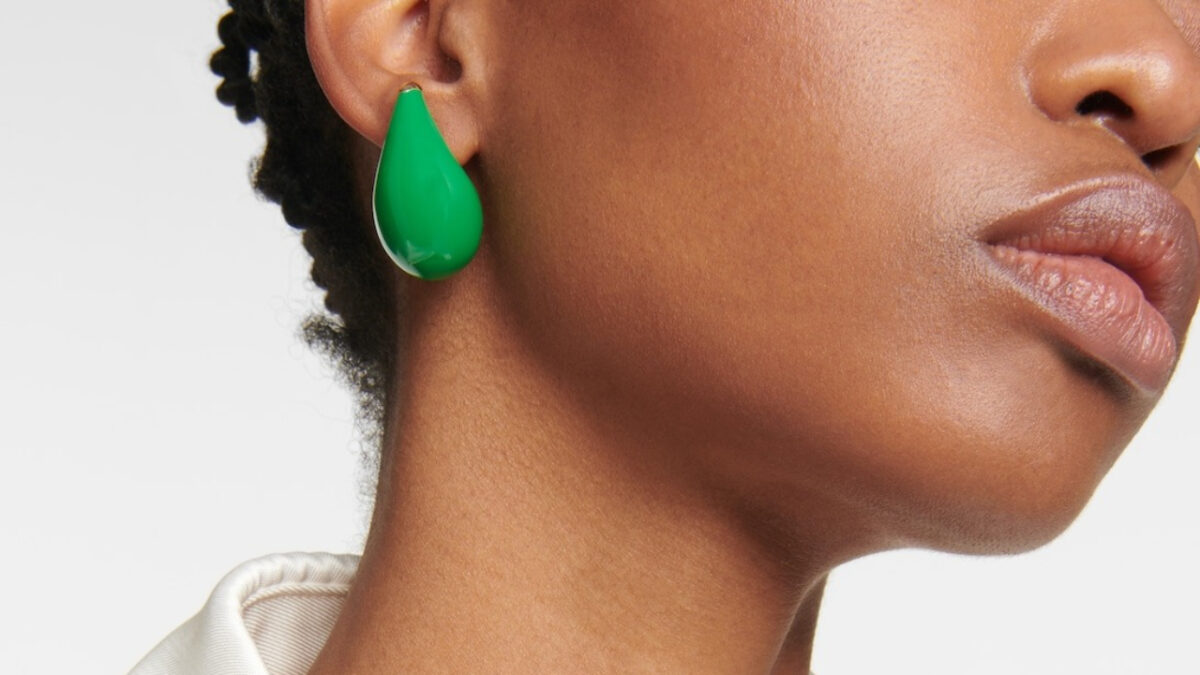 8 Gioielli super chic nei colori più in di Stagione