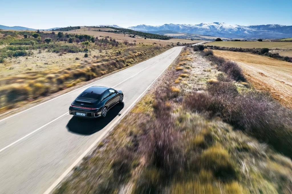 Galleria foto 'BYD Seal vs Hyundai Ioniq 6, la Sfida delle Nuove Berline Asiatiche!' - foto 1