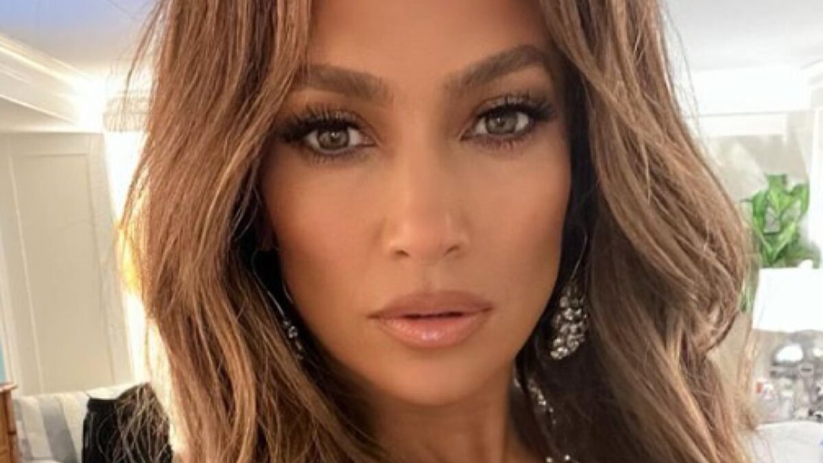 Jennifer Lopez splendida 54enne: Corpo da urlo e Lingerie sexy, non ha rivali!