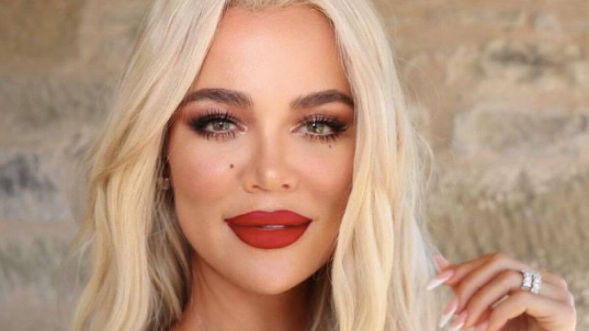 Khloe Kardashian cita Dante Alighieri e sfoggia un Look Dolce&Gabbana