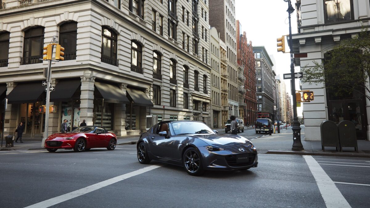 Mazda MX-5 vs Toyota GR86, la Sfida delle Spider Accessibili!