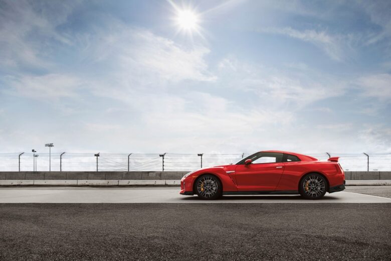 Nissan GT-R vs Toyota GR Supra motori