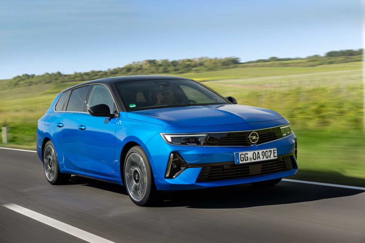 Galleria foto 'Opel Astra vs Skoda Scala, la Sfida delle Berline Accessibili!' - foto 4