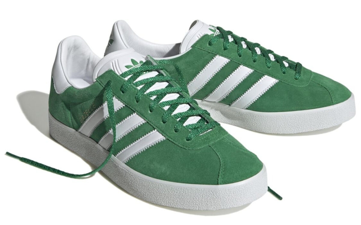 4 pairs of retro sneakers are all the rage right now.  Here are the trendiest...