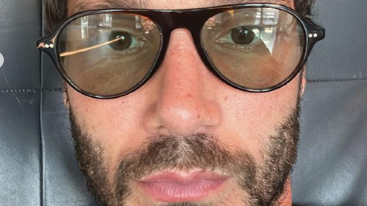 Stefano De Martino dimentica Belen in Puglia, ma i fan avvertono: ”Cambia strategia”
