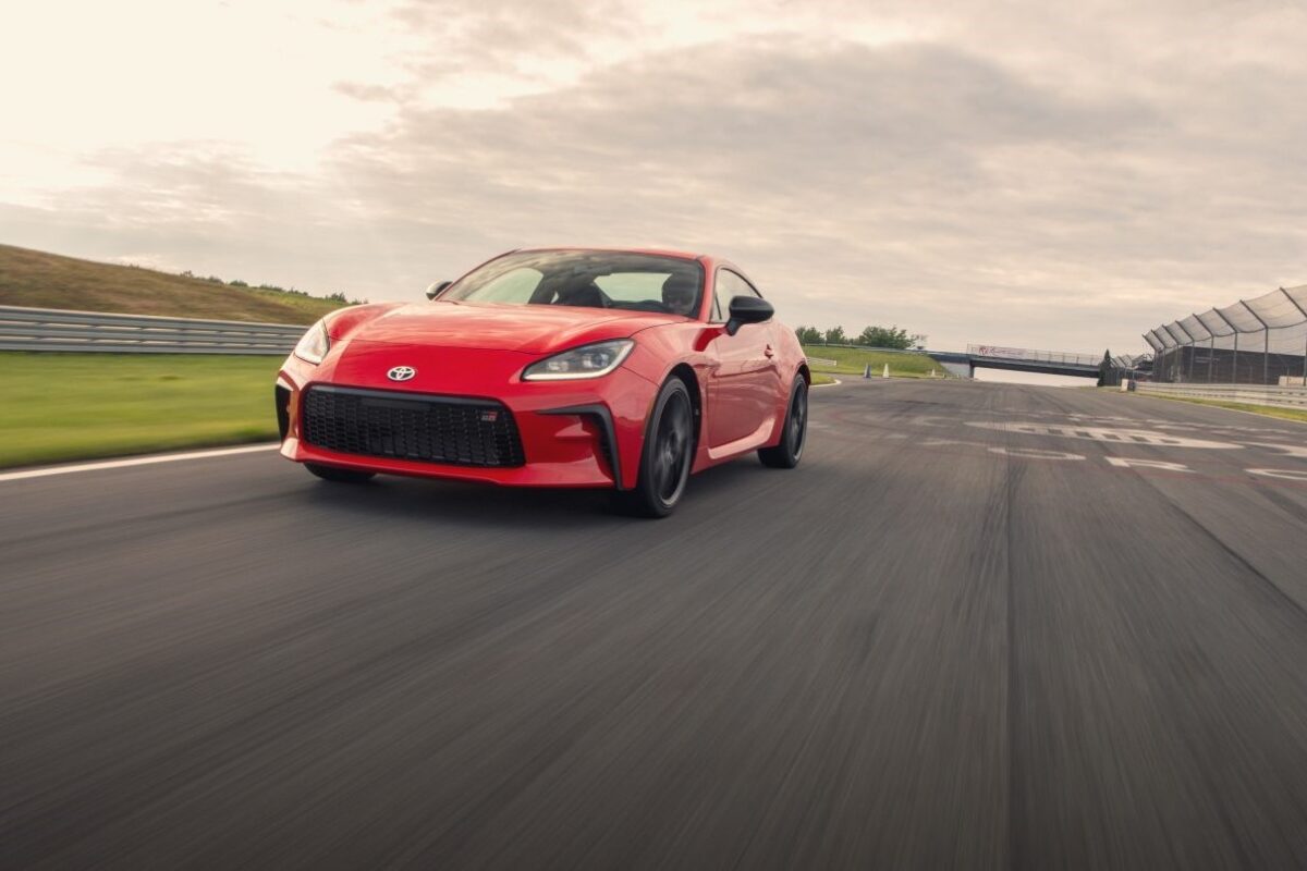 Galleria foto 'Mazda MX-5 vs Toyota GR86, la Sfida delle Spider Accessibili!' - foto 1