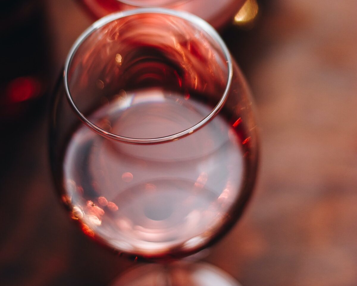 Galleria foto 'Bicchiere da Vino, come scegliere quello giusto per valorizzare ogni sorso: 6 consigli imperdibili!' - foto 1