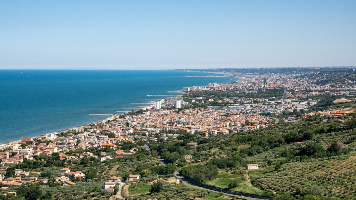 Abruzzo, un itinerario in tappe dal mare alla montagna