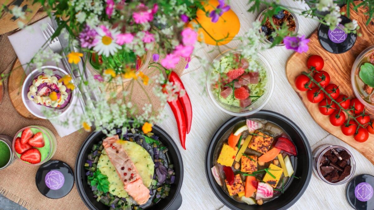 Galleria foto '10 Idee per Decorare la Tavola Estiva all’aperto. Sorprendi i tuoi Ospiti!' - foto 3