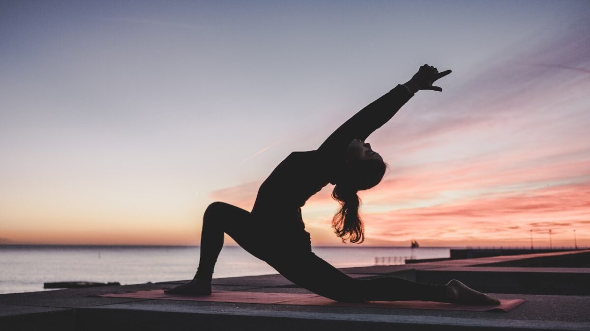 Yoga, 5 cose da sapere sulla disciplina che fa bene a corpo e mente